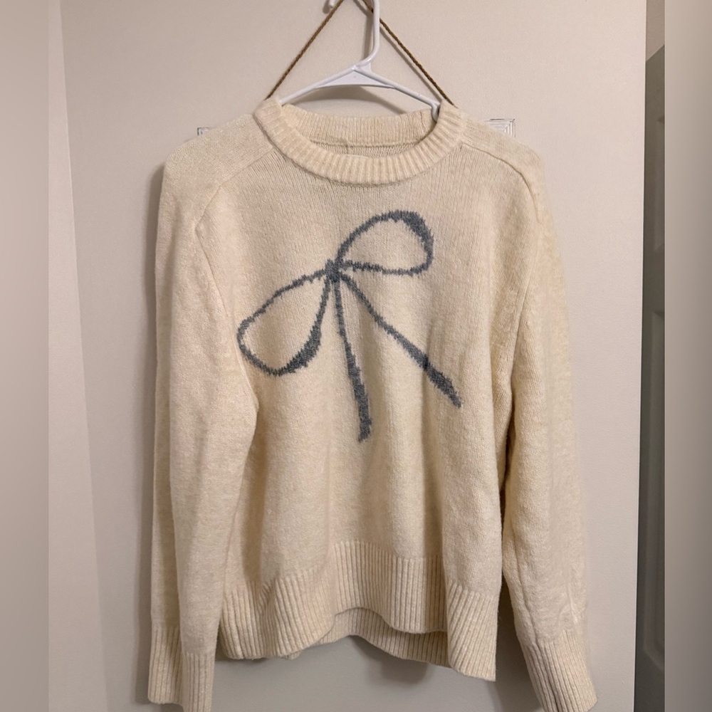 Abercrombie and fitch Cream Sweater with Gray Bow Design